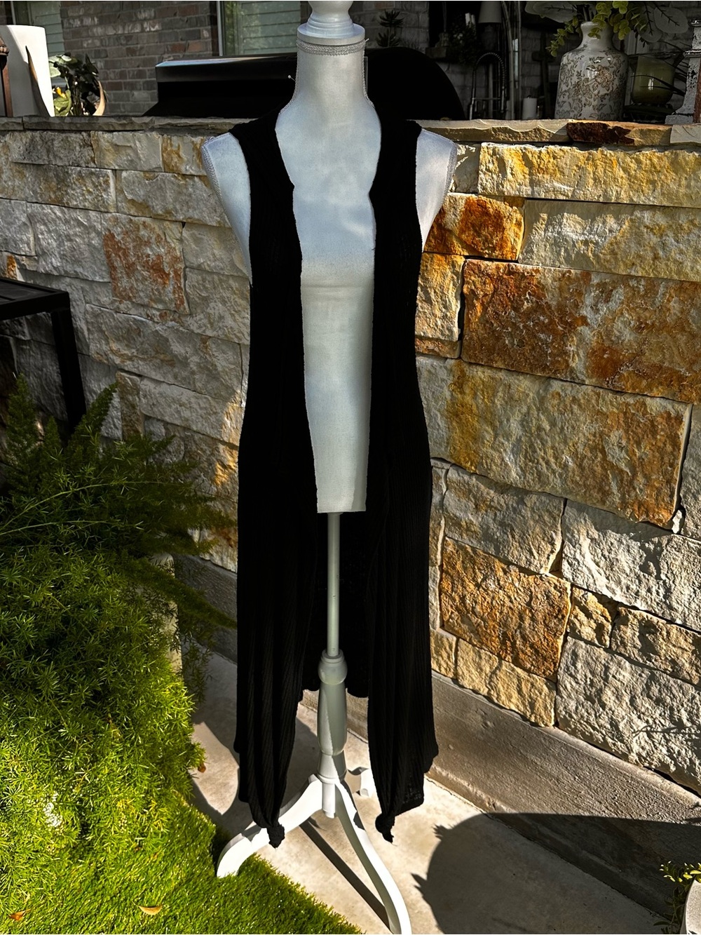 Black Sleeveless Open-Front Duster Vest - Women